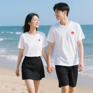 层姿情侣装T恤，夏天外穿，冬天打底，四季皆可穿的衣服。